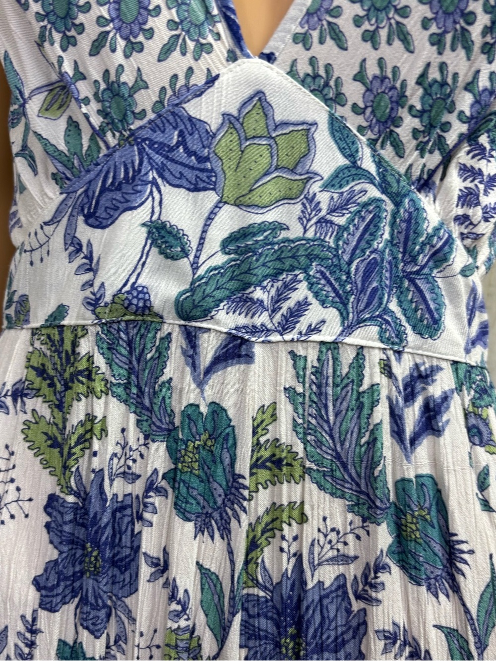 Angie Floral V-Neck Wide-Leg Angled Hem Jumpsuit in White & Blue - Picture 4 of 9